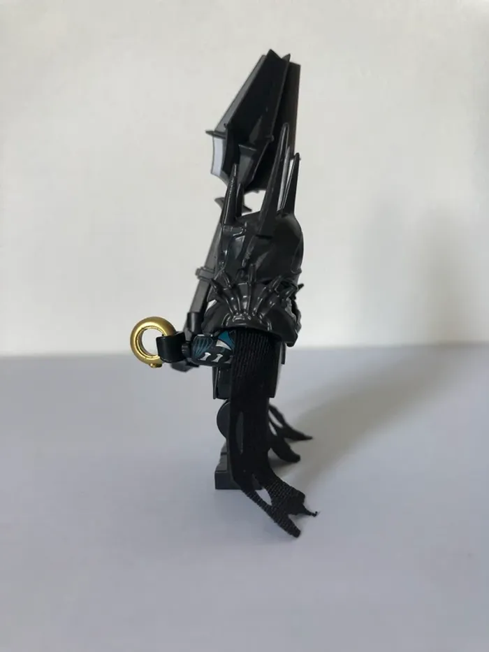 Figurine type Lego Sauron et l’anneau de pouvoir. le seigneur des anneaux - photo numéro 2