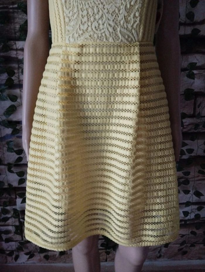 🌸Robe dentelle jaune Just for You Neuve Taille 36🌸 - photo numéro 4