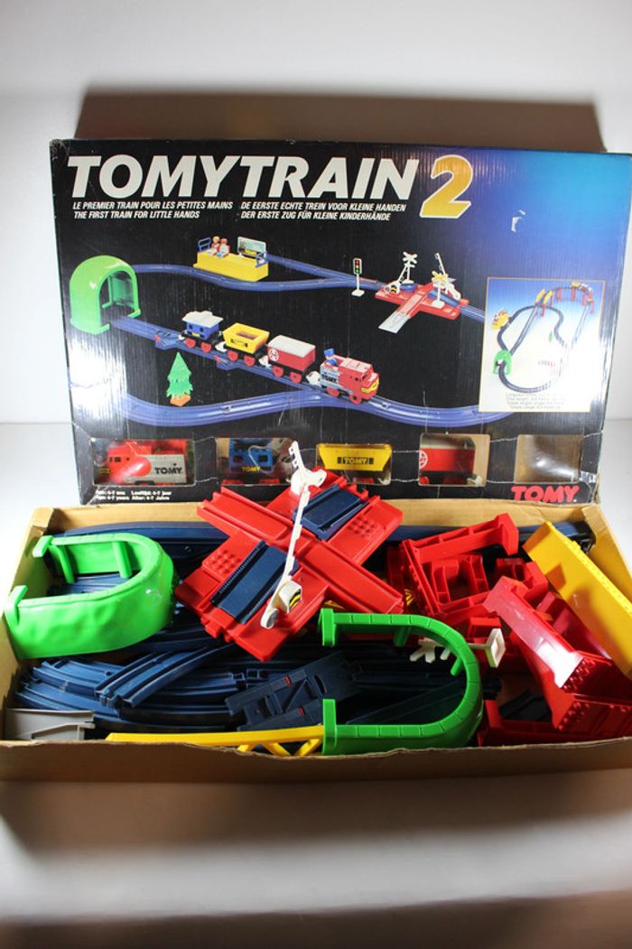 TomyTrain 2 1988 Incomplet Locomotive à réparer - photo numéro 4