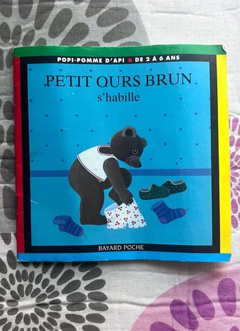 Livre Petit Ours Brun s’habille