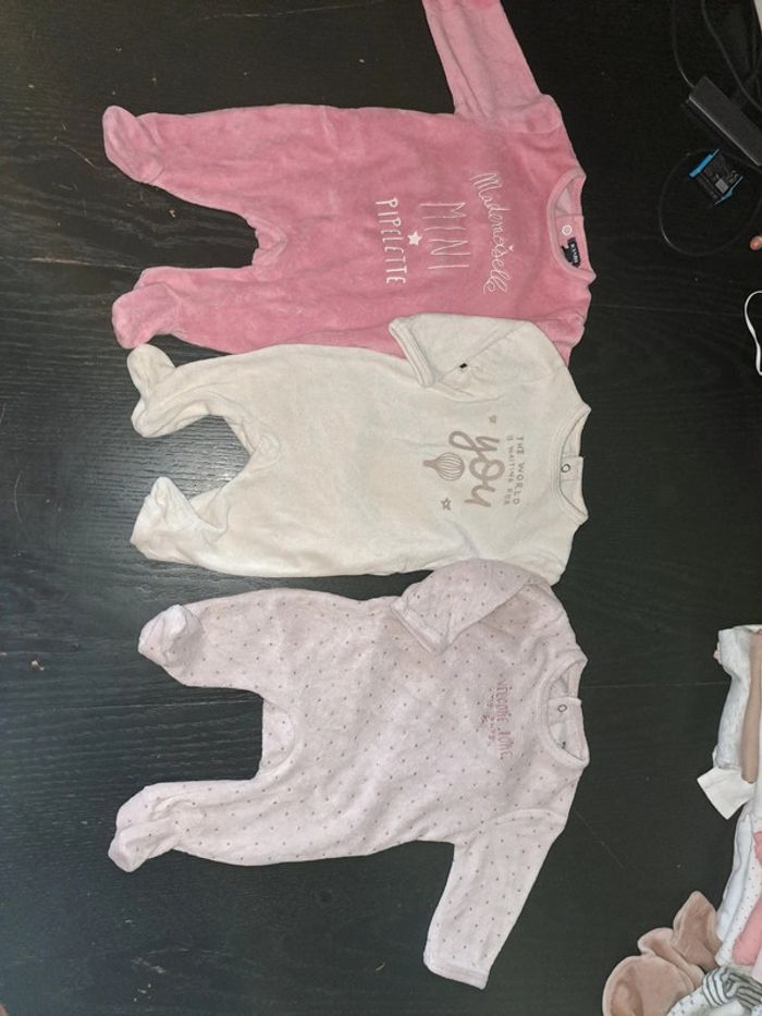 Lot grenouillères/pyjamas fille