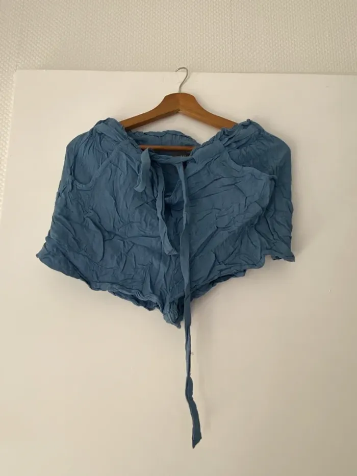 Short bleu