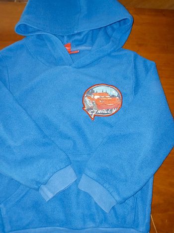 Pull bleu cars 4 ans