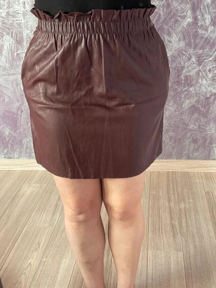 Jupe courte simili cuir bordeaux - photo numéro 3