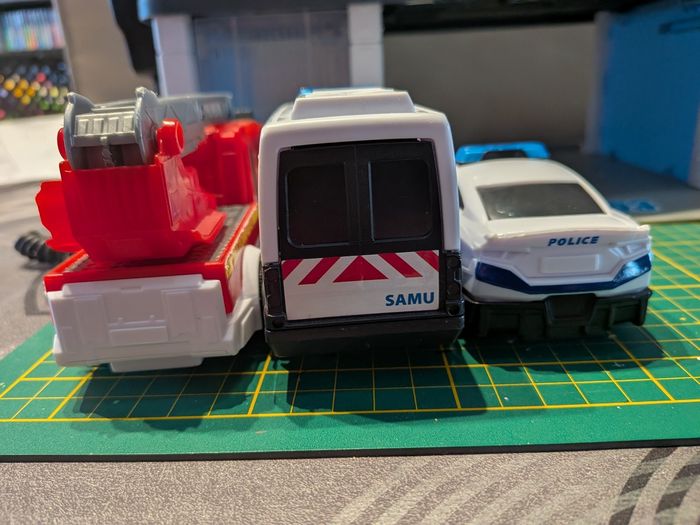 Centre de secours : pompiers police ambulance - photo numéro 8