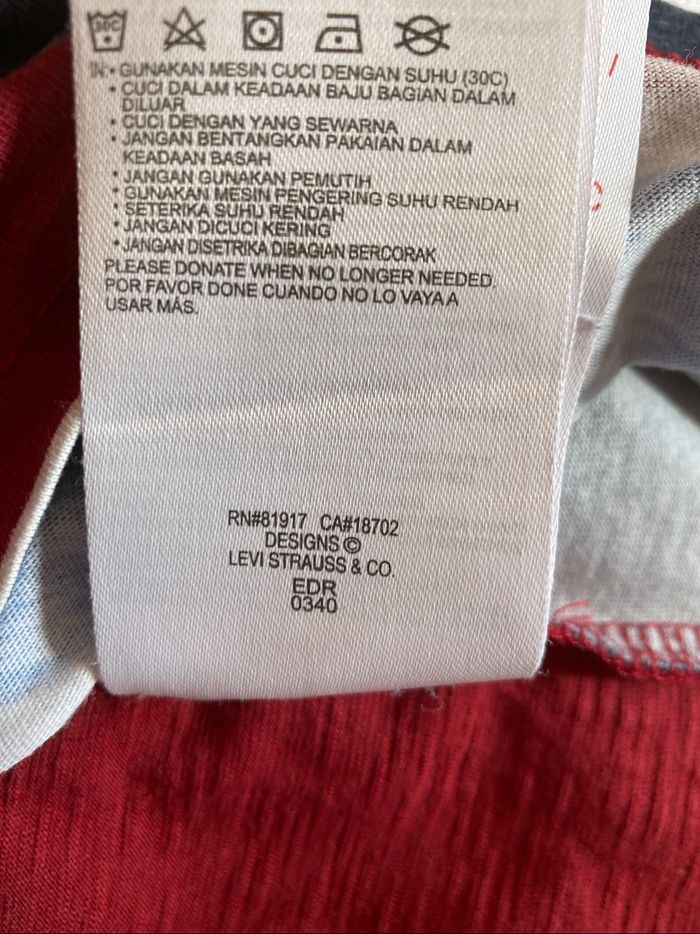 T-shirt Levi's bordeaux rayures bleues 10 ans - photo numéro 9