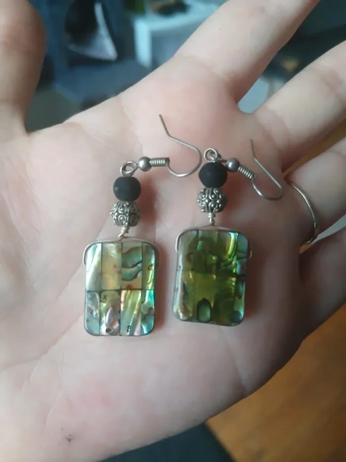 Tres jolie boucle d oreille Nacré vert - photo numéro 2