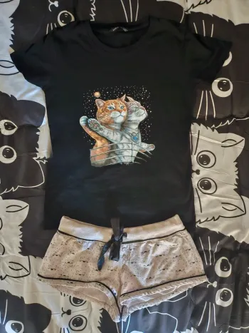 Chat Tshirt et short