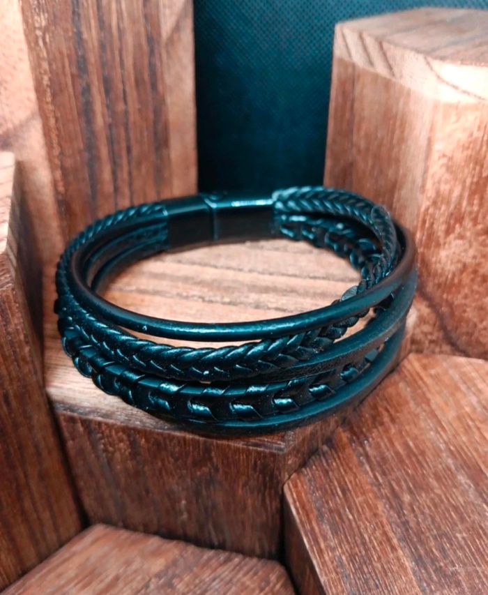 Bracelet tressé en cuir– 21 cm – Fermoir magnétique – Style bohème, rock & vintage – Mixte
- photo numéro 4