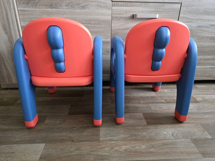 TABLE ENFANT MIXTE BOYS OU GIRLS AVEC 2 CHAISES MOTIFS DINOSAURES MARQUE TINY GEEKS - photo numéro 5