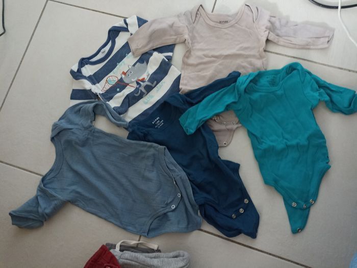 Lot 22 vêtements  12 mois garçon hiver