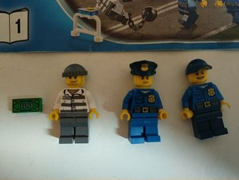 3 personnages Lego City avec feuillet 60044