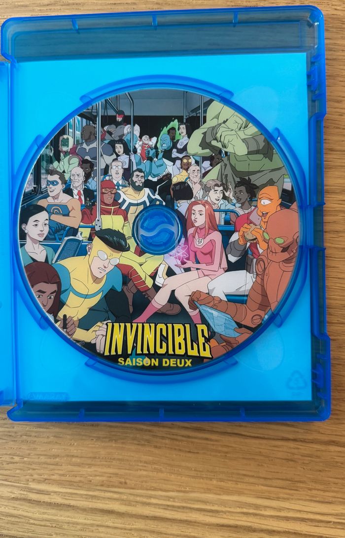 Invincible - Saison 2 en Blu-ray - photo numéro 3