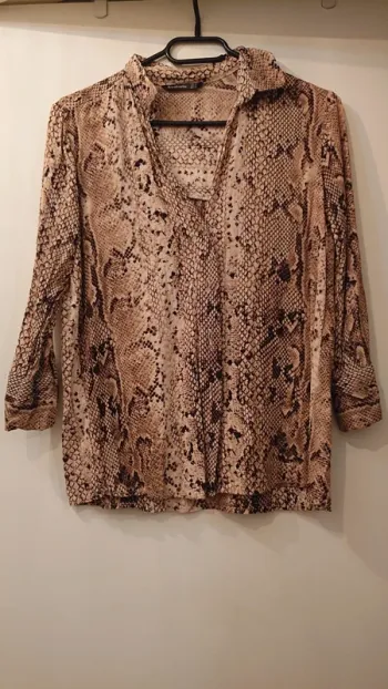 Chemise légère beige / marron motif serpent