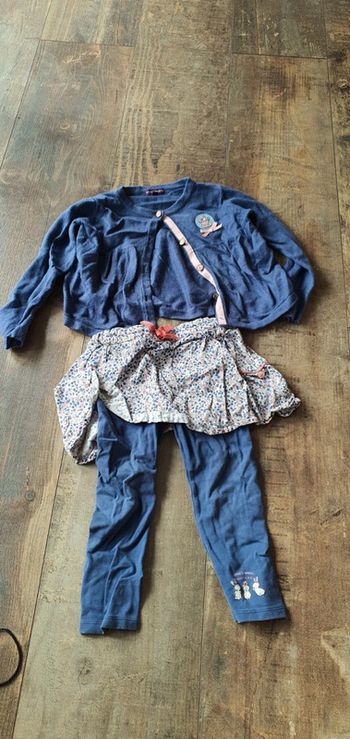 Ensemble Sergent major 24 mois en très bon état