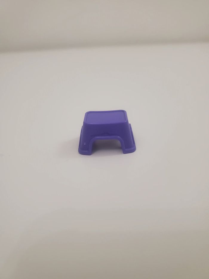 Playmobil Meuble Cuisine Salon, Un marche pied violet très bon état - photo numéro 2