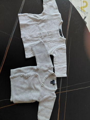 2 gilets 50 et 51 cm 0 mois