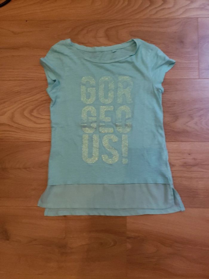 T-shirt C&A taille 9/10 ans