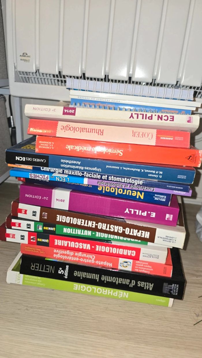 Lot 19 livres médecine