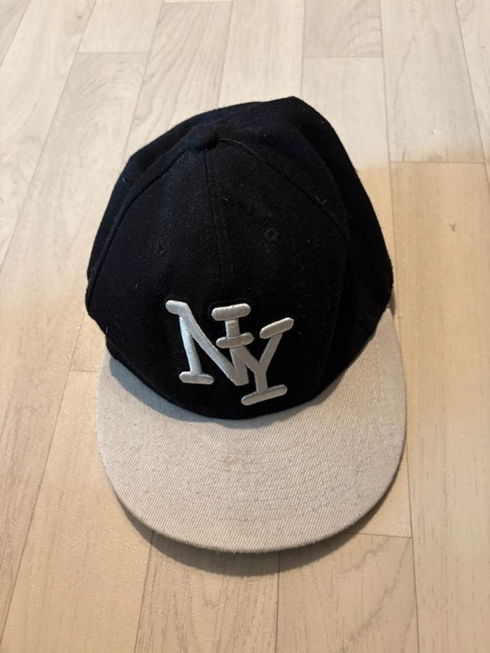 Casquette noire et blanche NY