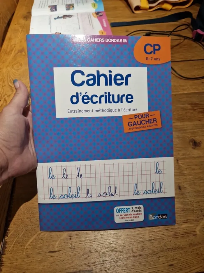 Cahier d'écriture pour gaucher