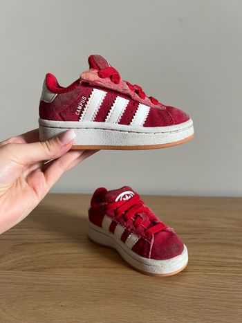 Baskets Adidas campus taille 23