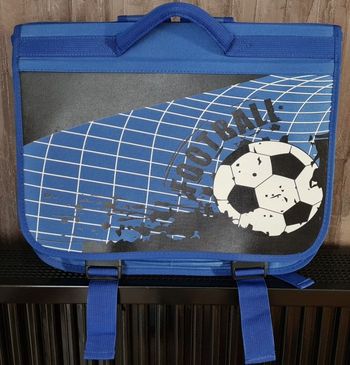 Cartable neuf motif foot