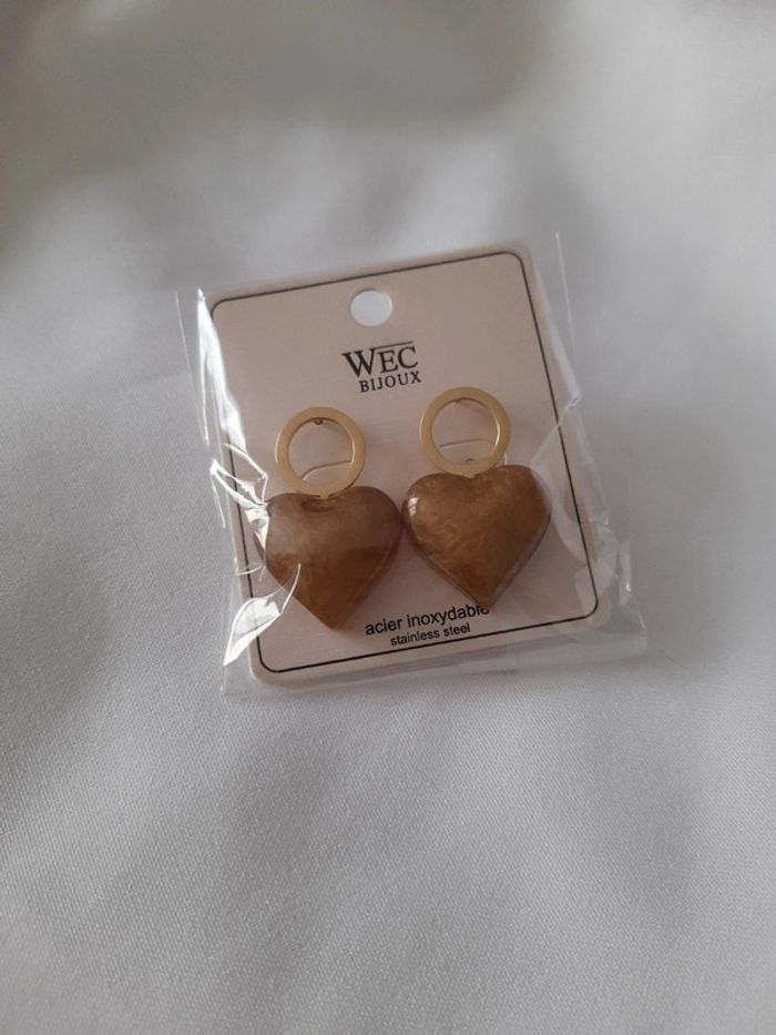 Boucles d'oreilles coeur neuve avec étiquette