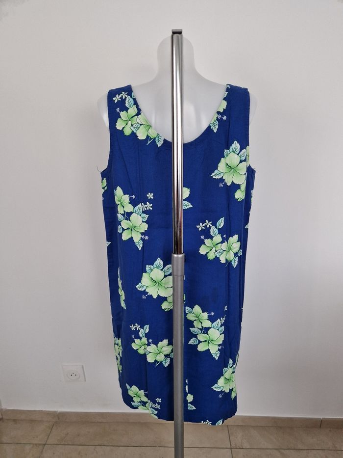 Robe polynésienne bleue à fleurs verte claire - photo numéro 4
