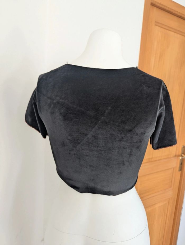 Top court noir velours taille 40 L - photo numéro 3