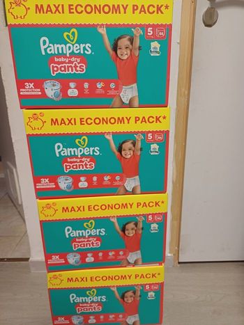 Lot de 4 cartons de couches pampers pants taille 5