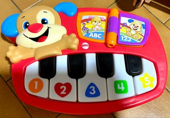 Petit piano puppy Fisher