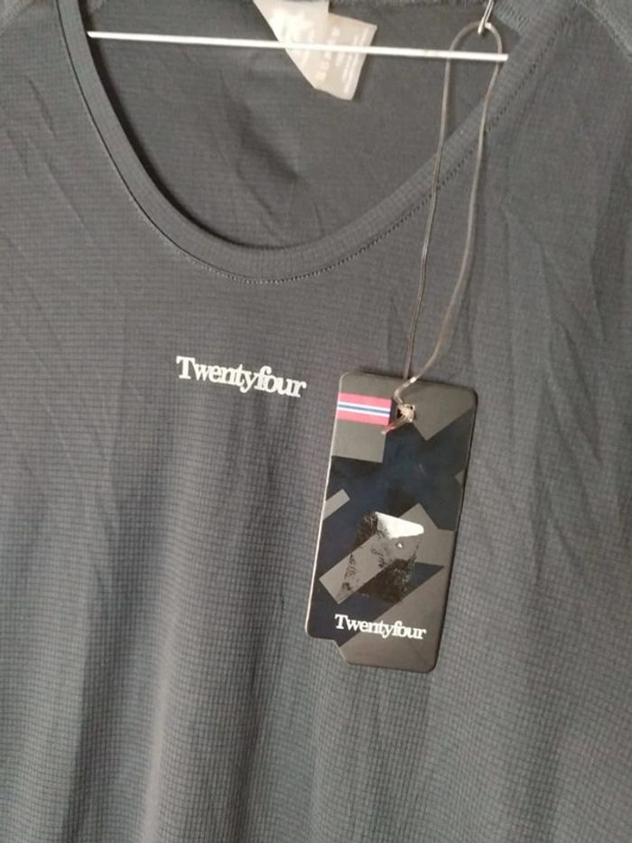 T-shirt twentyfour - photo numéro 3