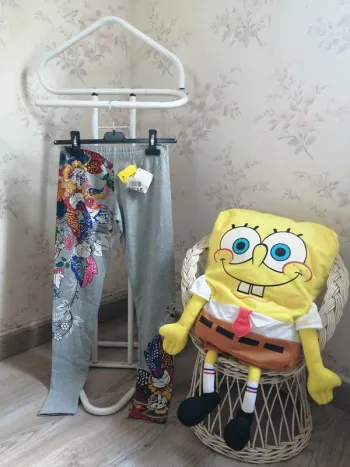 Legging gris à strass et imprimé fleurs / creation christel / (S-enfant)