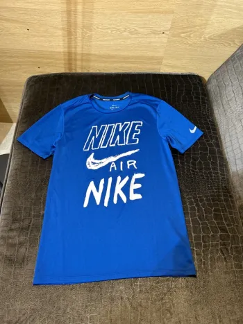t shirt Nike air S bleu parfait état