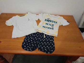 ensemble 2 tee shirt et 1 short 18 mois Obaïbi très bon état