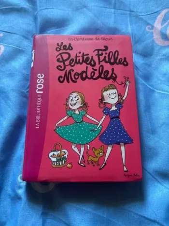 Les petites filles modèles