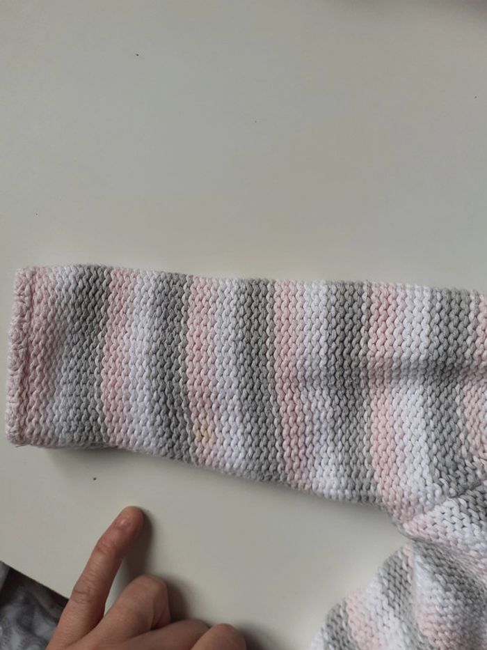 Joli manteau à capuche en maille a rayures 6 mois fille - photo numéro 8