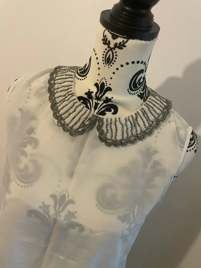 Blouse sans manche débardeur blanc satiné col Claudine à perles argenté K Woman taille 38 - photo numéro 2