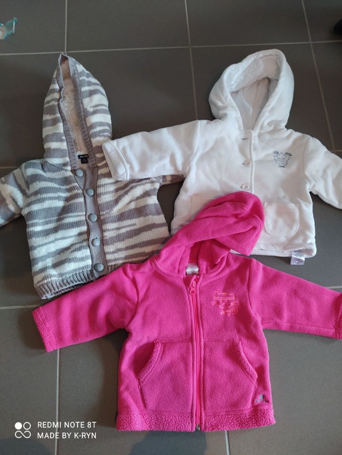 Lot 3 gilets 6 mois.