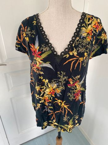 T shirt noir fleuri ikks taille 40