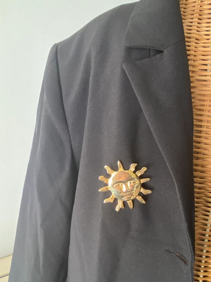 Broche vintage soleil avec visage en métal doré - photo numéro 12