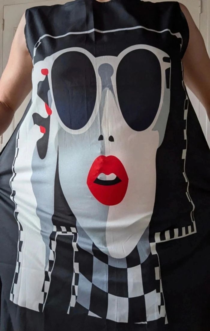 💎robe seventies mannequin femme sexy tendance taille s 36 coupe courte noir portrait - photo numéro 4