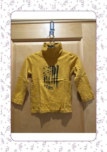 T-shirt col roulé moutarde tape à l’œil