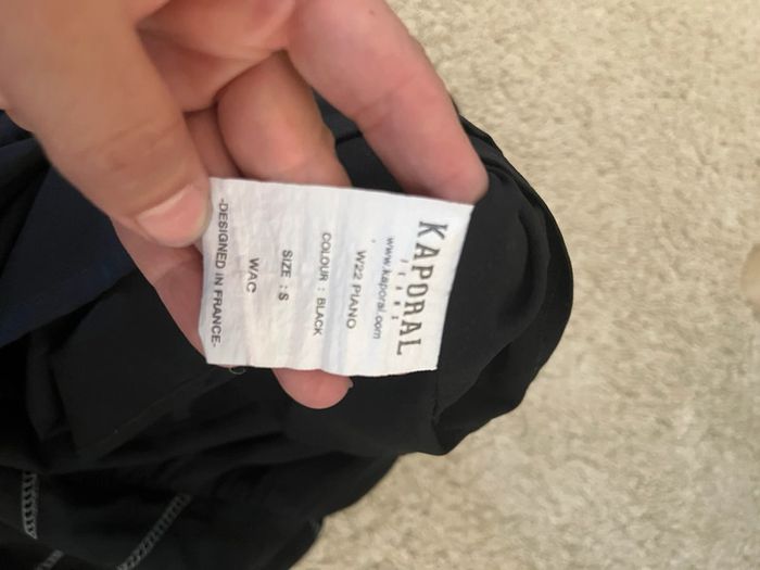 Robe noire col et dos en dentelle💫 Kaporal taille 36💫 - photo numéro 6