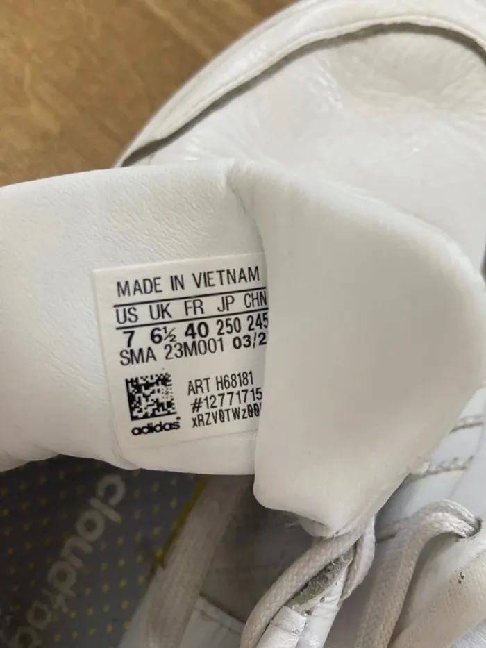 Baskets Adidas blanches avec détails colorés – Pointure 40 - photo numéro 6