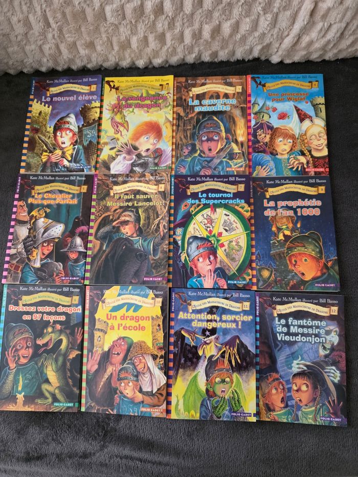 Lots de 12 livres école des massacreur  de dragons