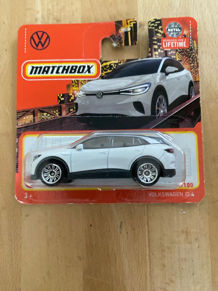 Miniature matchbox Volkswagen ID4