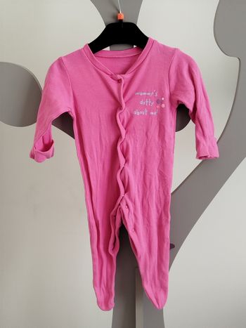 Pyjama léger fuschia avec moufles intégrées taille 0-3 mois