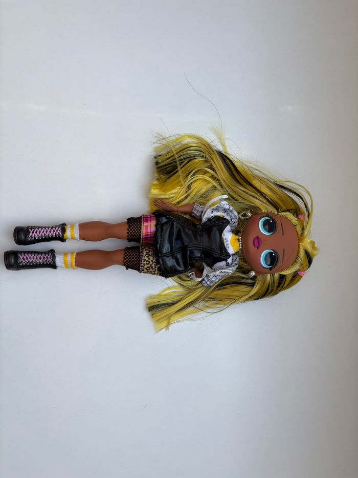 Lot de plein d'équipement et de poupée LOL - photo numéro 3